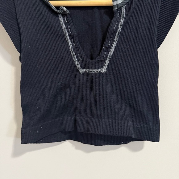 3/$20⚡️ Urban Outfitters Out From Under Short Sleeve V-Neck Crop Top Shirt - Picture 6 of 11